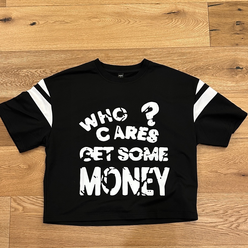 Men’s Black and White Graphic Tee
